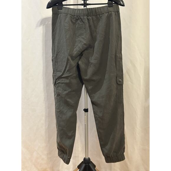 NWT Banana Republic Tencel Soft Olive Green Cargo Pants Women's size M - Picture 2 of 5